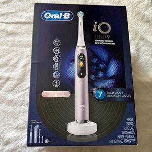 New In Box Oral B i0 Series 9 Electric Toothbrush Rose Quartz